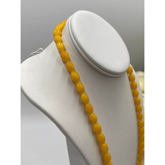 Vintage Designer Butterscotch Egg Yolk Bakelite Single Strand Pullover Necklace - Picture 5 of 10